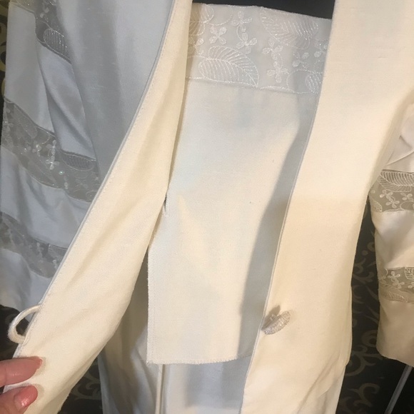 Suit - Picture 7 of 10